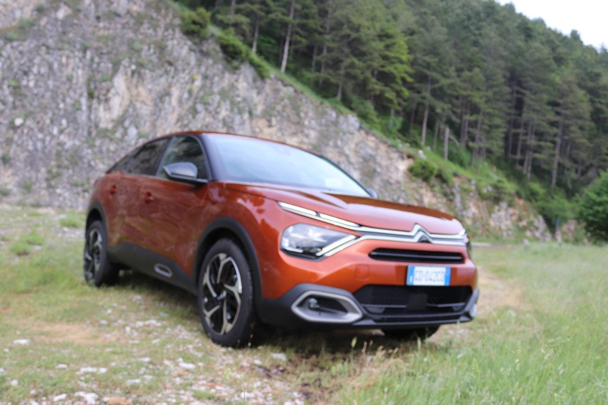 Citroen C4 1.5 BlueHDi EAT8 Shine: la prova su strada