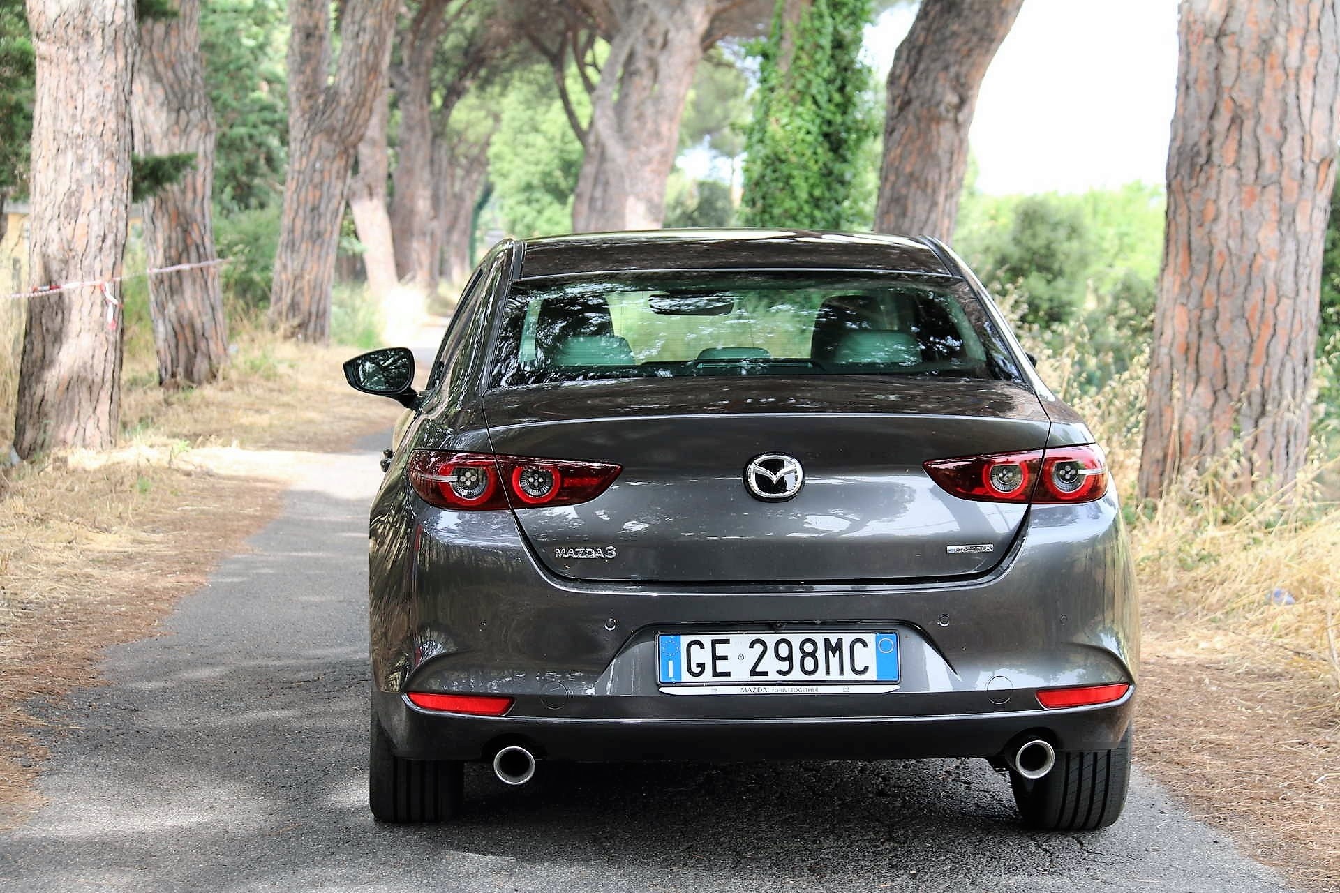 Mazda 3 Sedan Skyactiv-X prova su strada