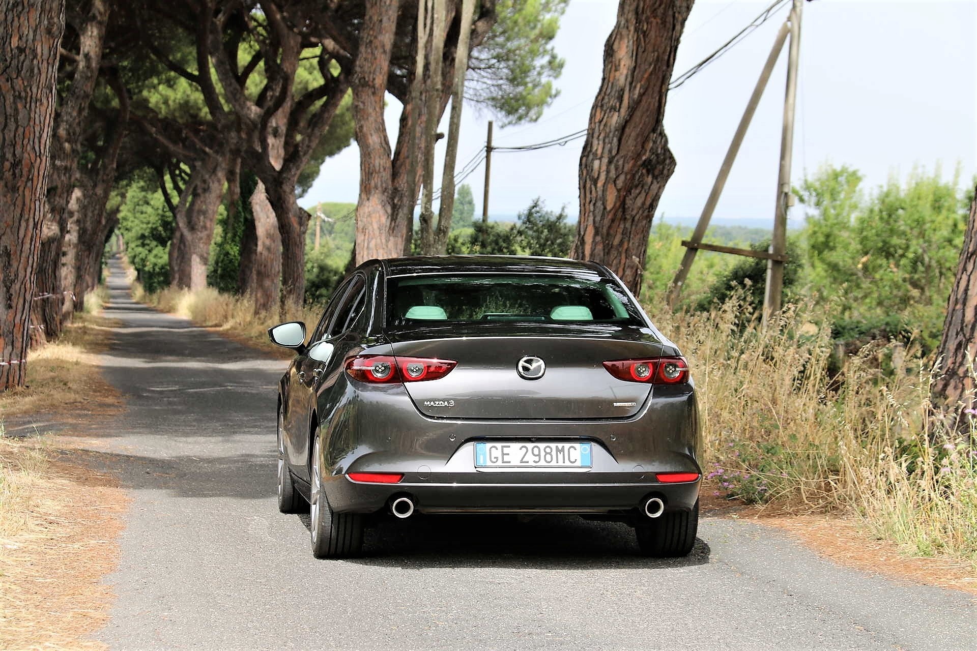 Mazda 3 Sedan Skyactiv-X prova su strada