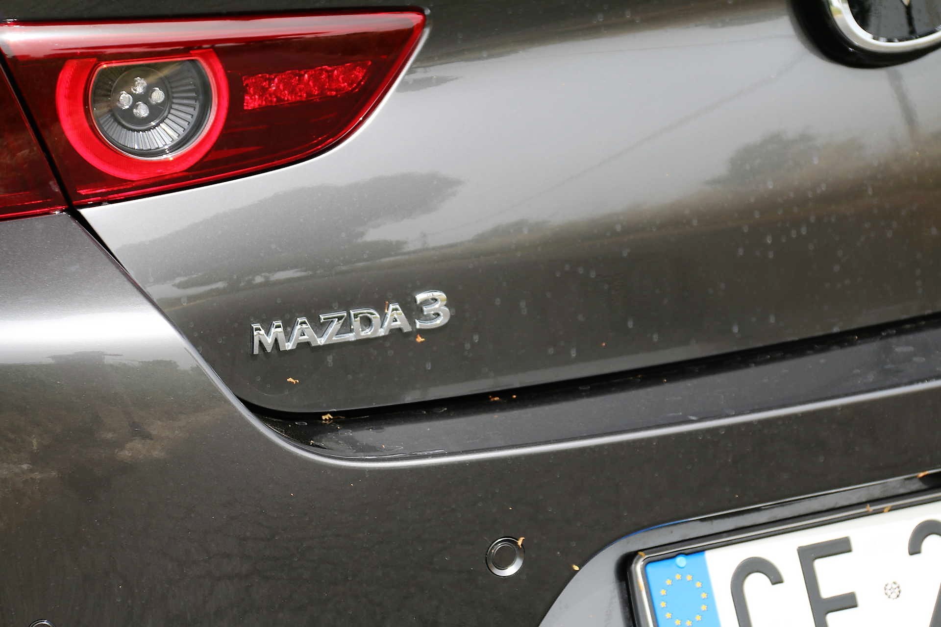 Mazda 3 Sedan Skyactiv-X prova su strada