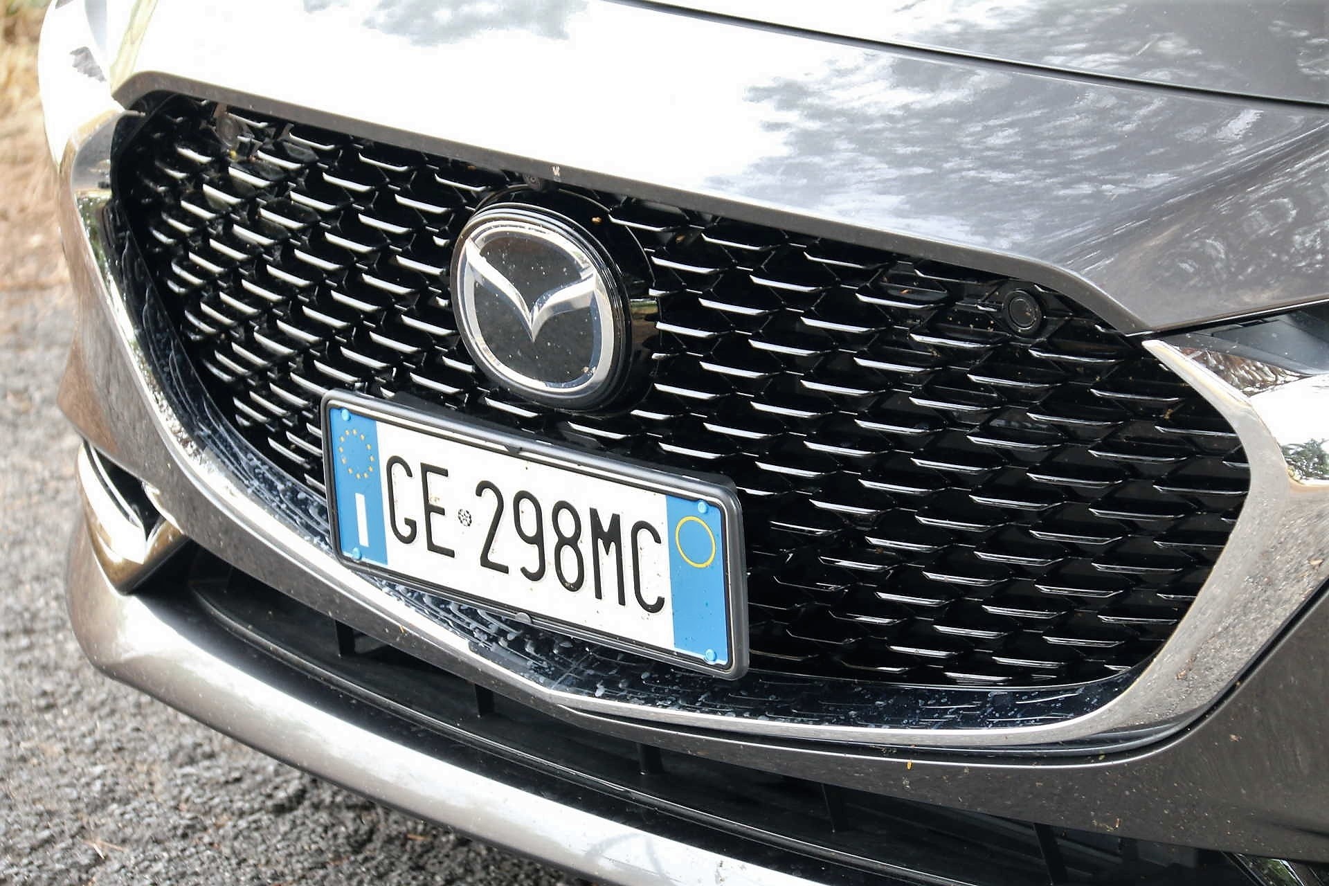 Mazda 3 Sedan Skyactiv-X prova su strada