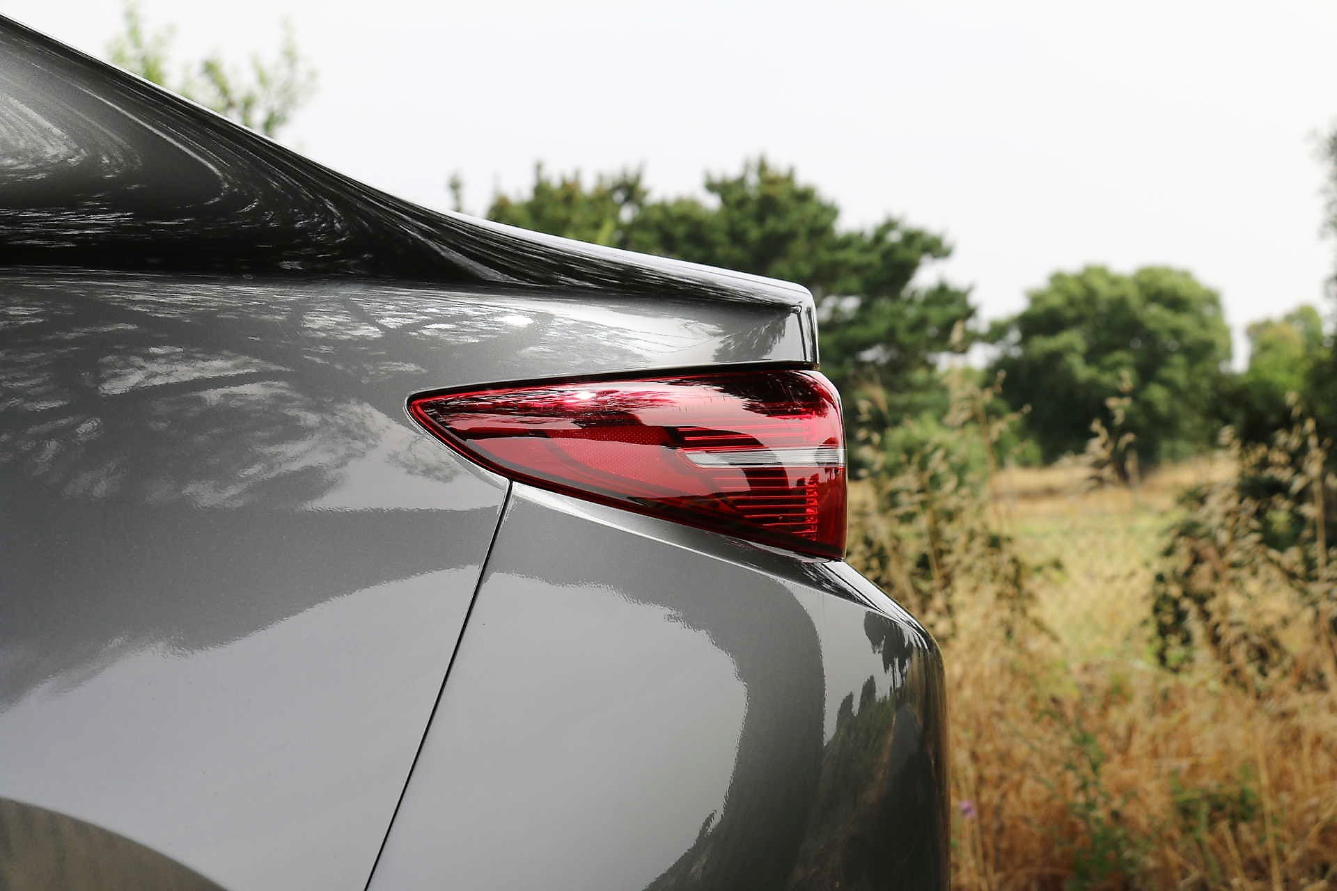 Mazda 3 Sedan Skyactiv-X prova su strada