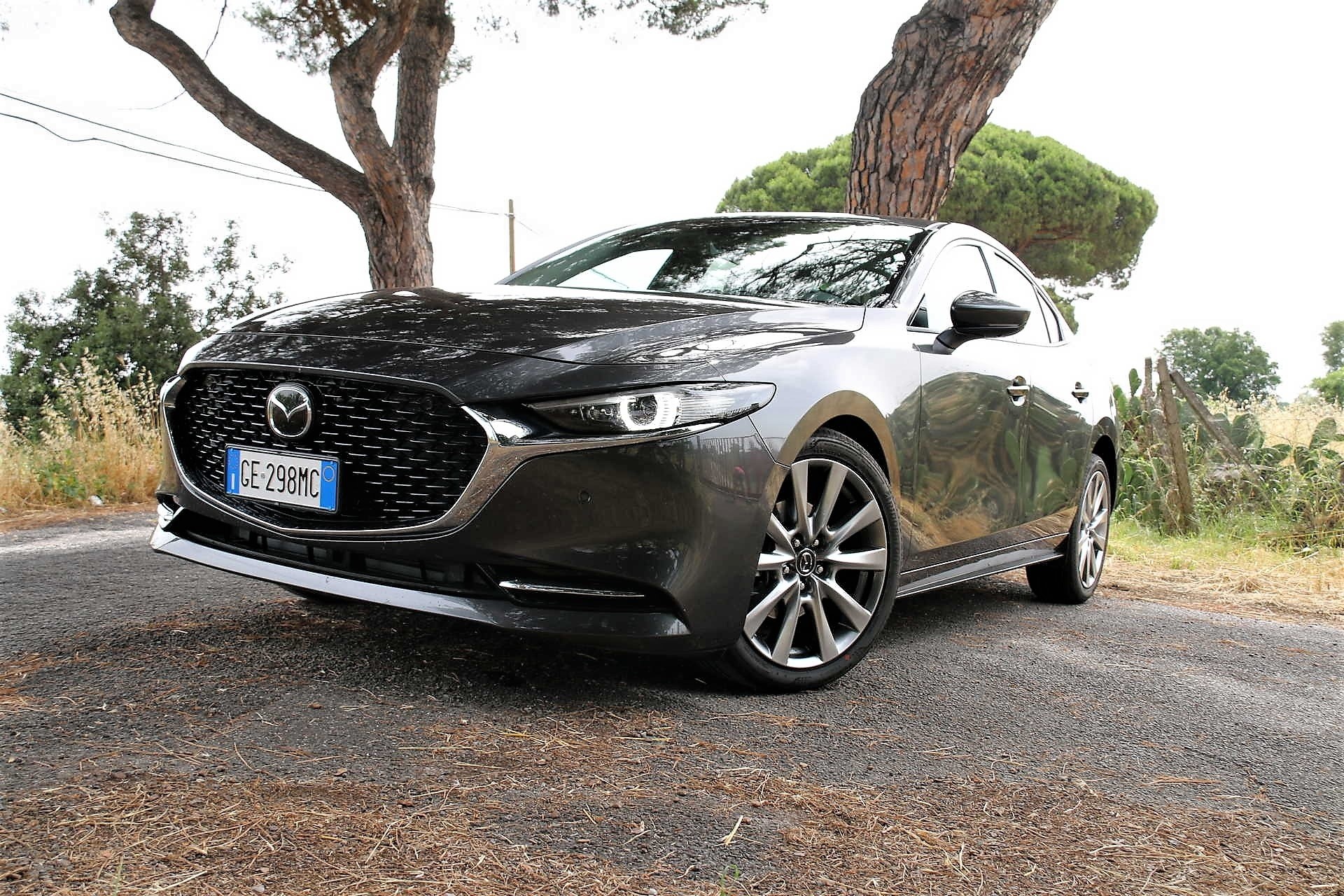 Mazda 3 Sedan Skyactiv-X prova su strada