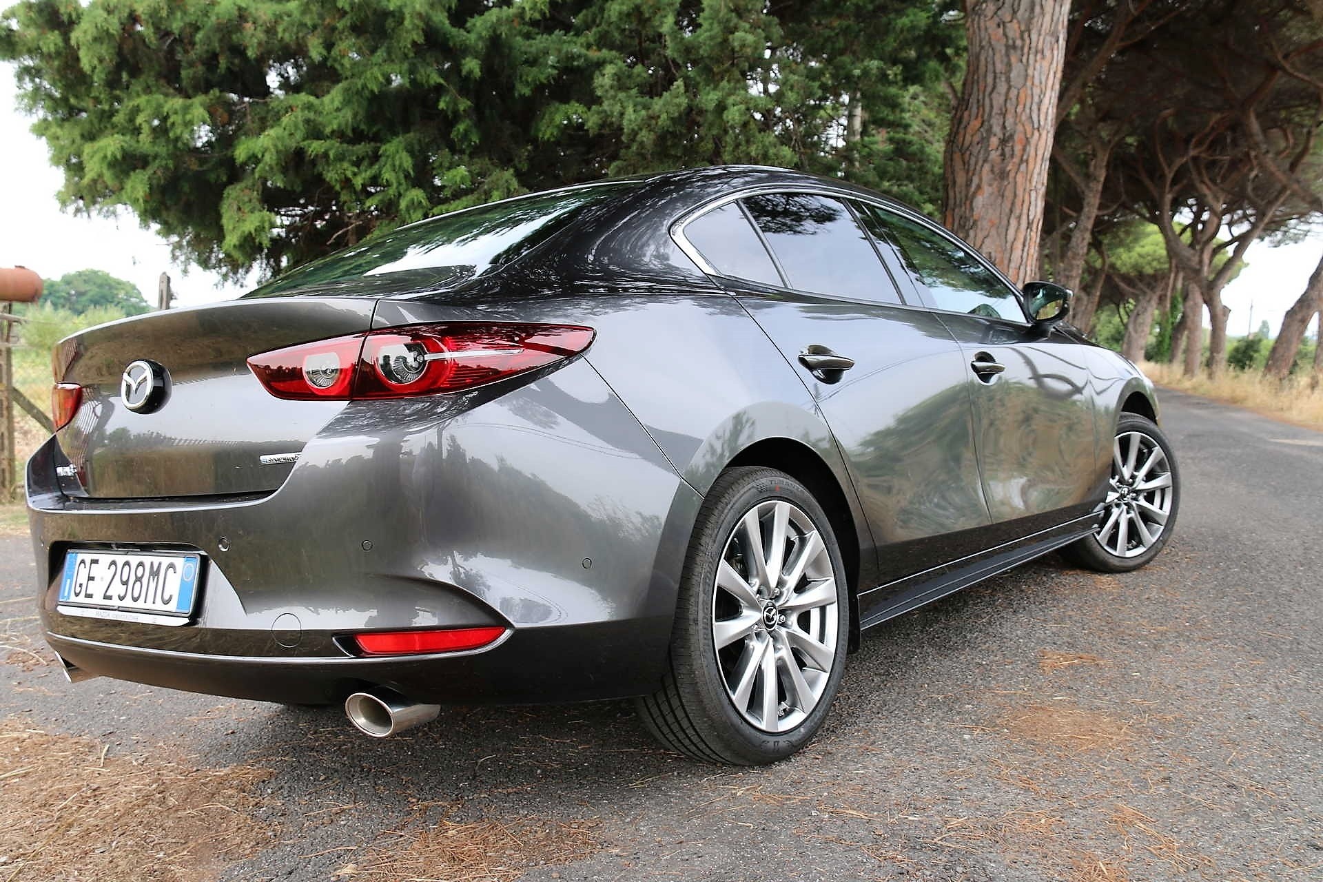 Mazda 3 Sedan Skyactiv-X prova su strada