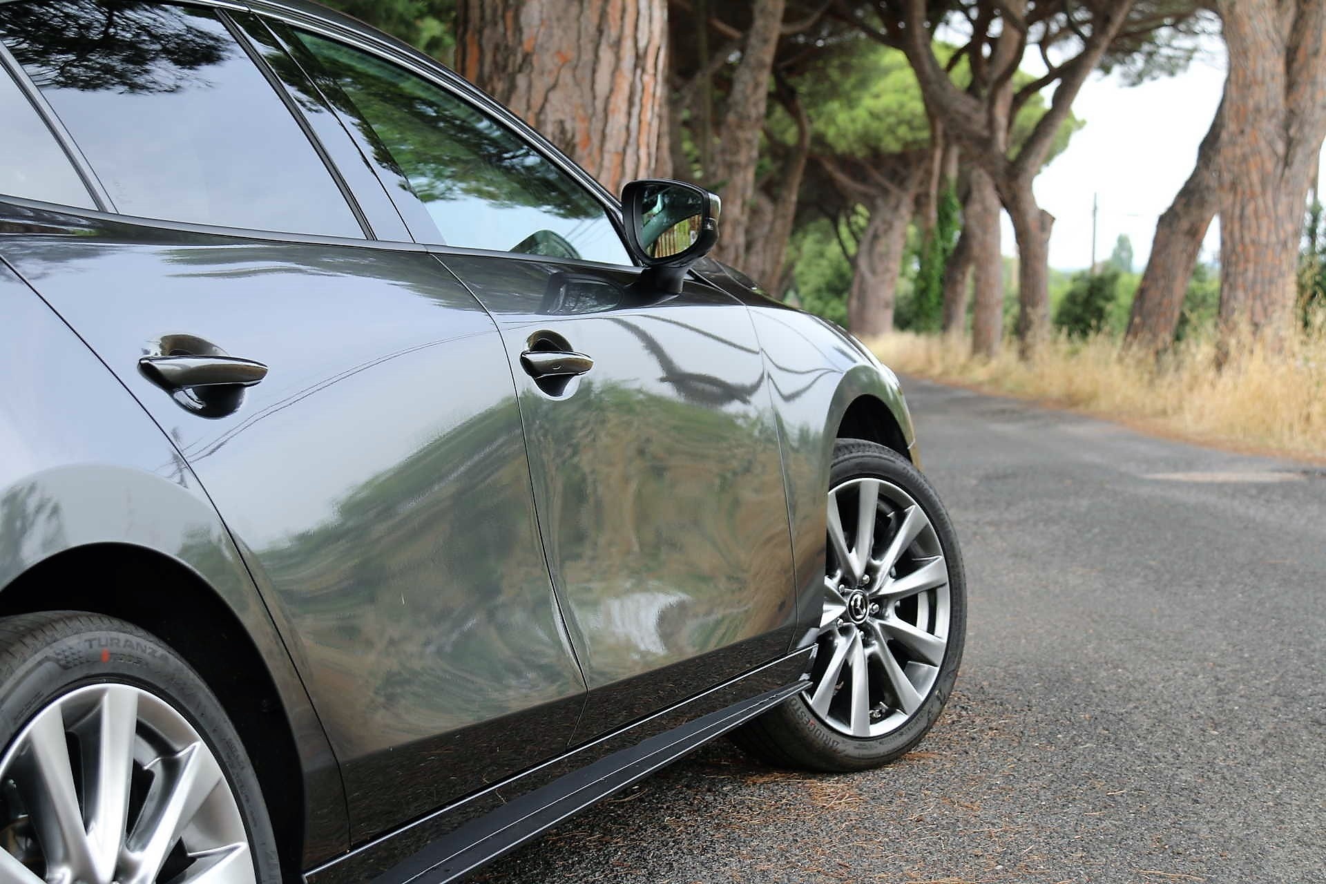 Mazda 3 Sedan Skyactiv-X prova su strada