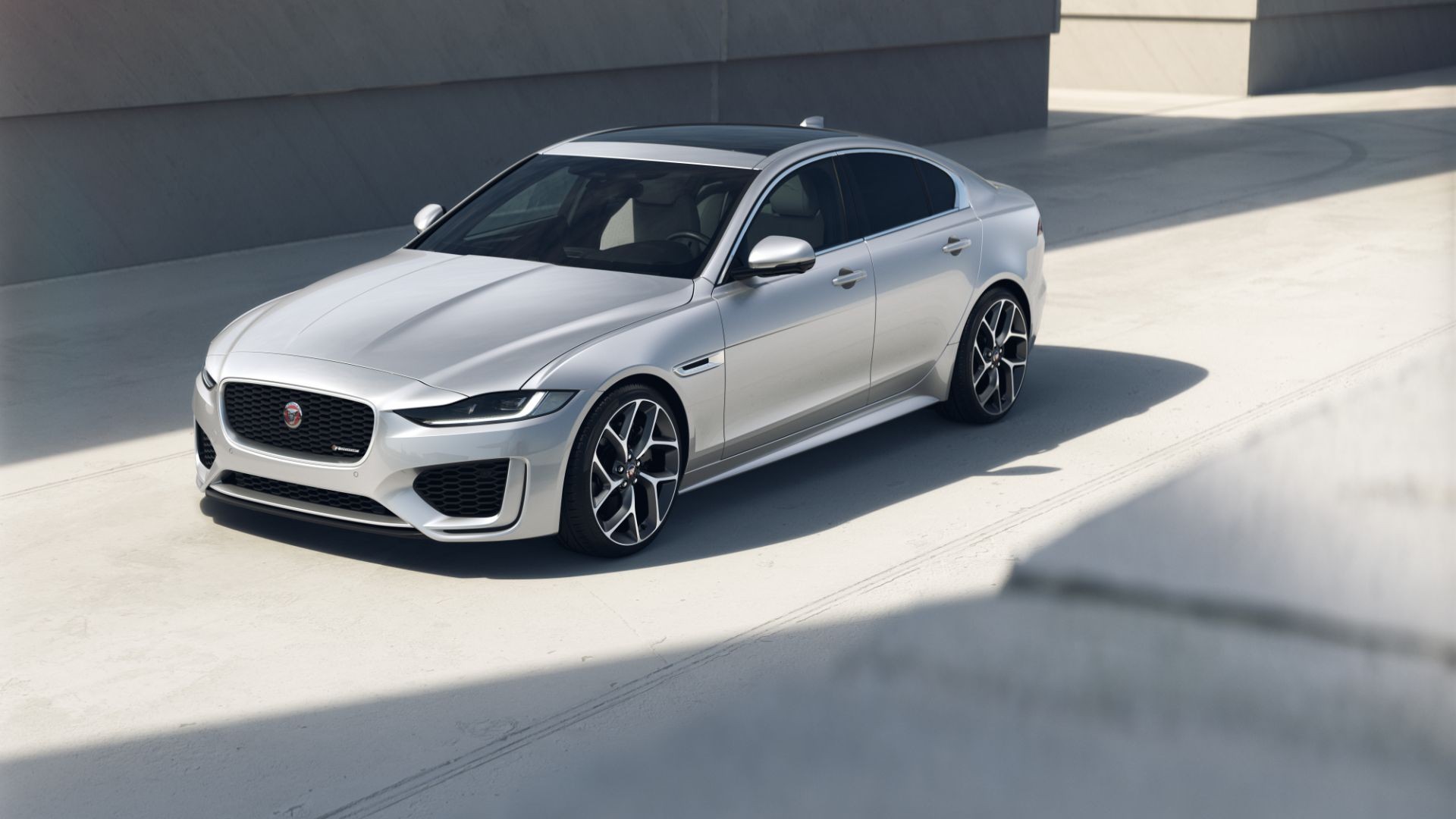 Jaguar XE e XF R-Dynamic Black