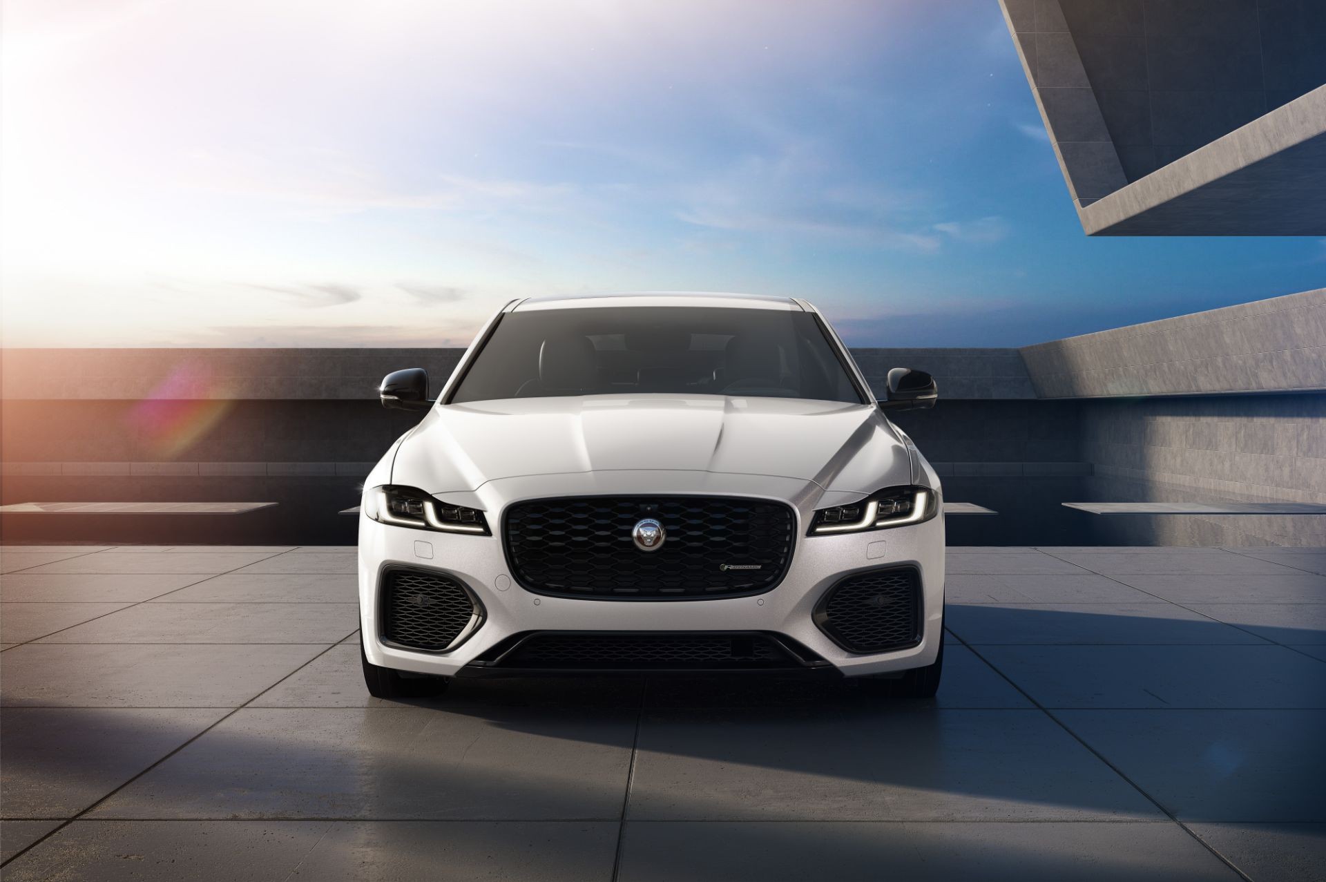 Jaguar XE e XF R-Dynamic Black