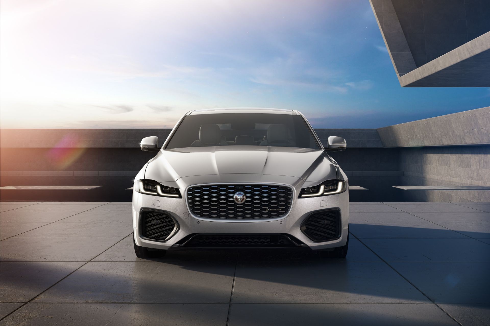 Jaguar XE e XF R-Dynamic Black