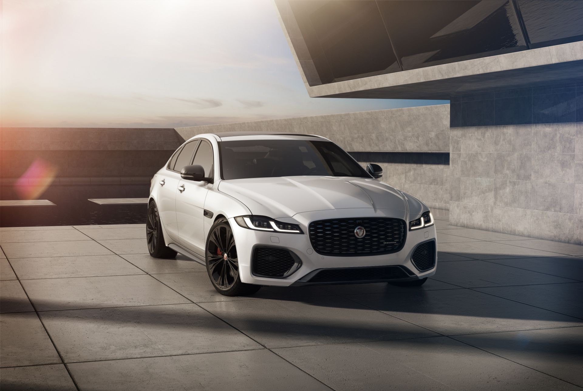 Jaguar XE e XF R-Dynamic Black