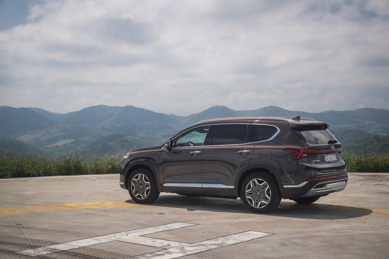 Hyundai Santa Fe Plug-in Hybrid 2021: immagini ufficiali