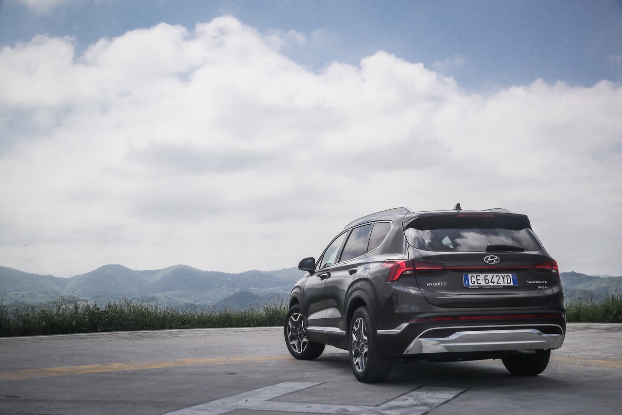 Hyundai Santa Fe Plug-in Hybrid 2021: immagini ufficiali