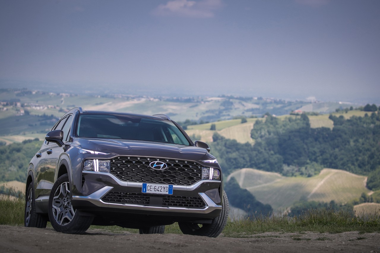 Hyundai Santa Fe Plug-in Hybrid 2021: immagini ufficiali