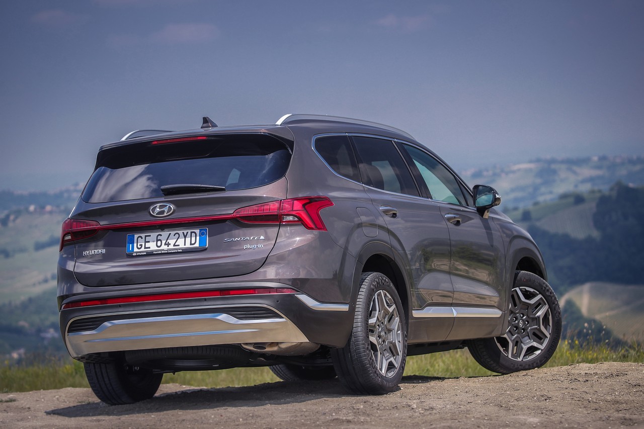 Hyundai Santa Fe Plug-in Hybrid 2021: immagini ufficiali