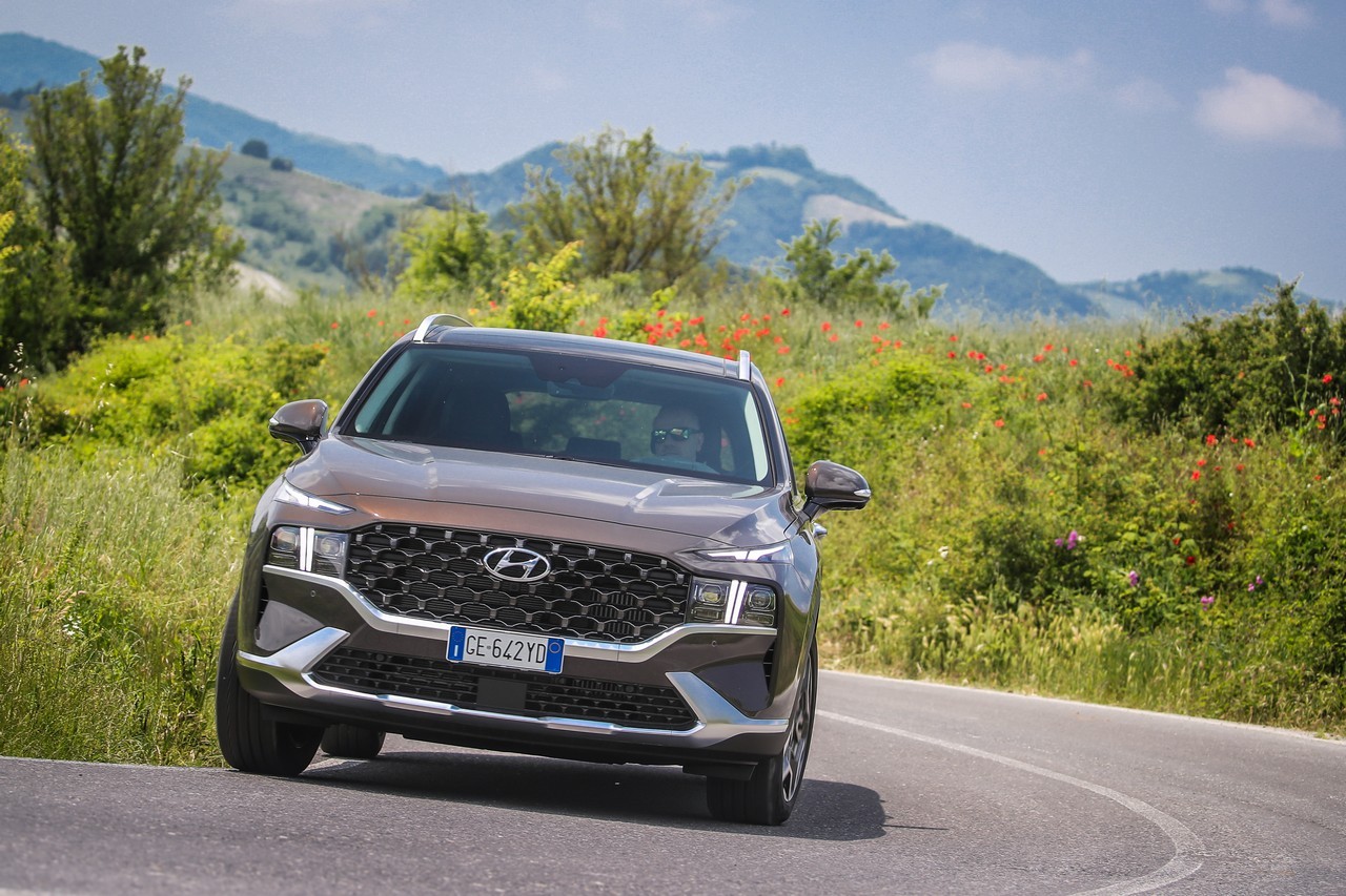 Hyundai Santa Fe Plug-in Hybrid 2021: immagini ufficiali