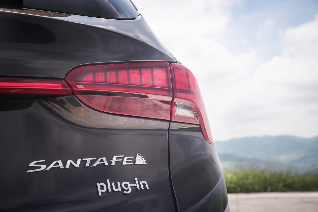 Hyundai Santa Fe Plug-in Hybrid 2021: immagini ufficiali