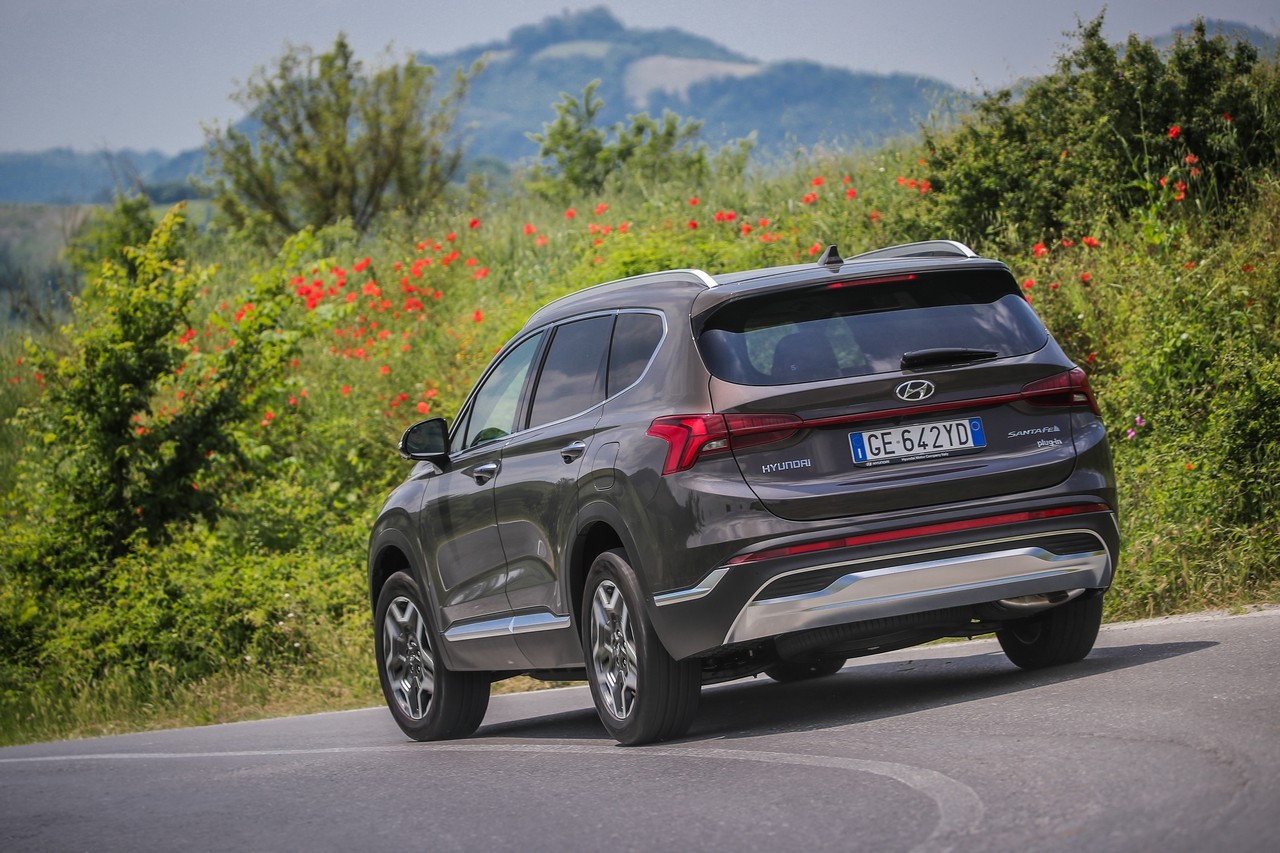 Hyundai Santa Fe Plug-in Hybrid 2021: immagini ufficiali