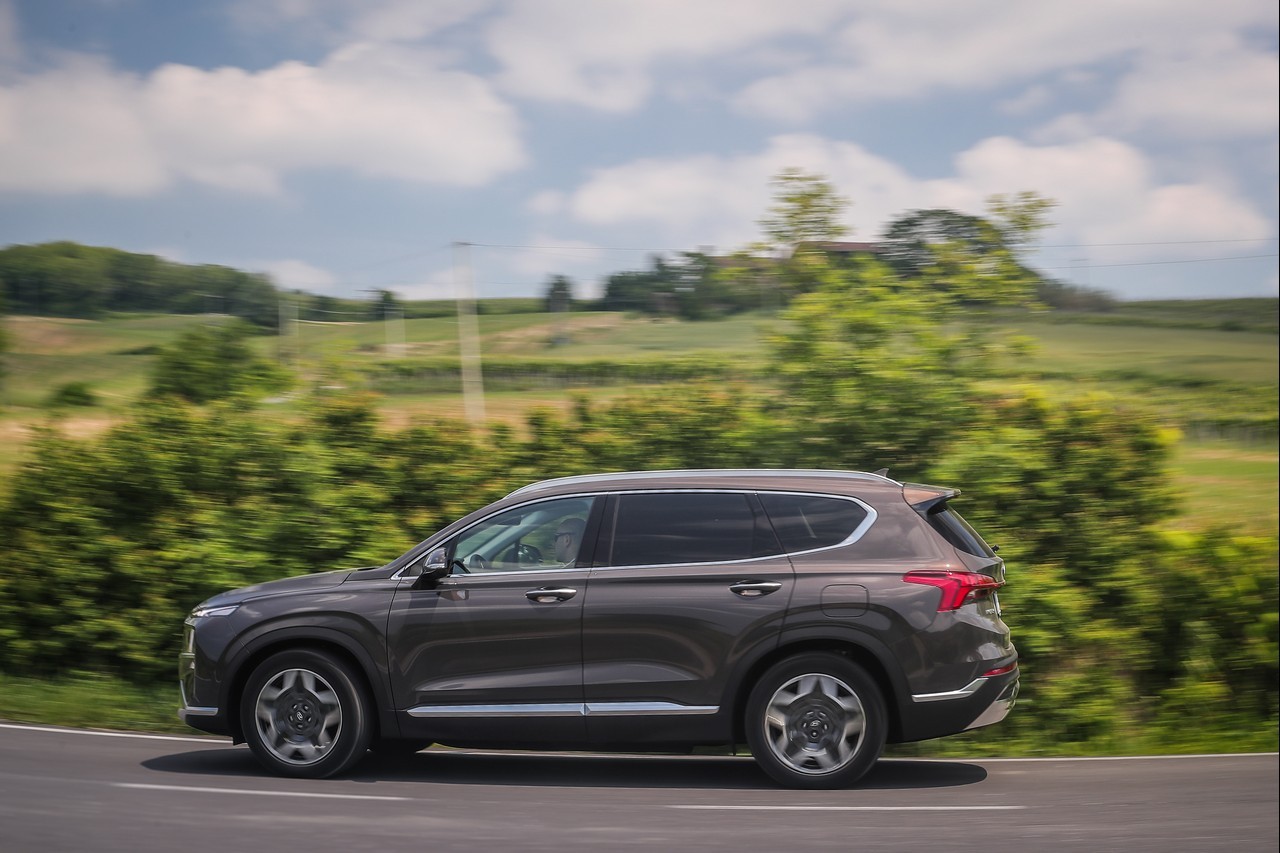 Hyundai Santa Fe Plug-in Hybrid 2021: immagini ufficiali