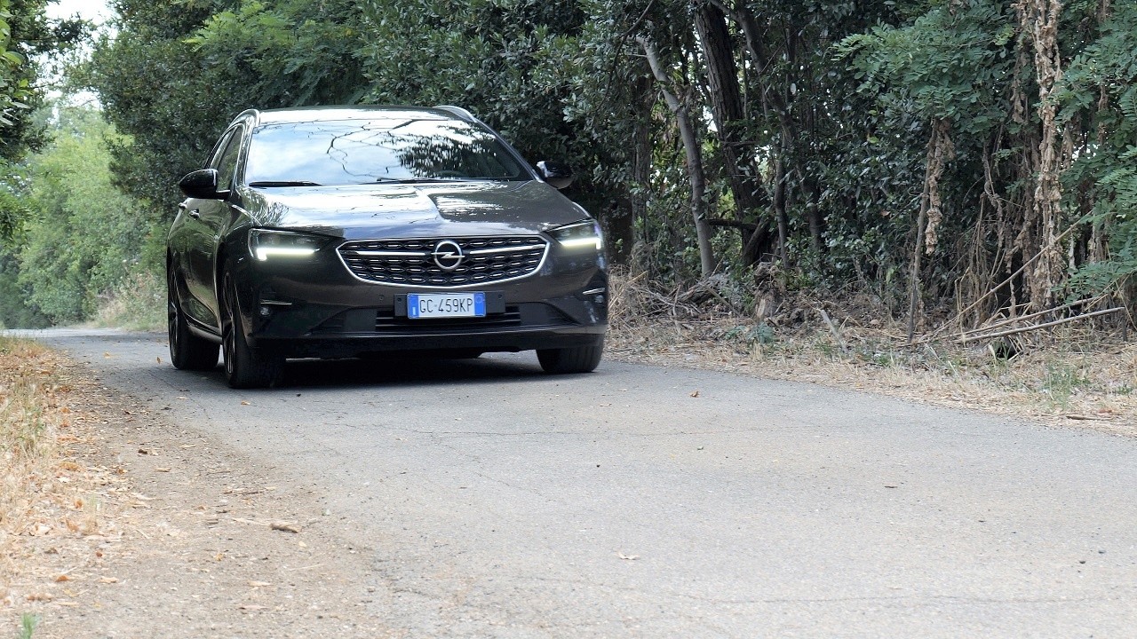 Opel Insignia Sports Tourer 2.0 CDTI AT8 Ultimate: prova su strada