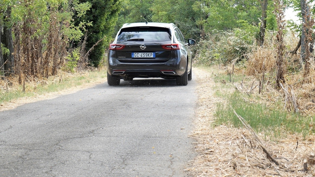 Opel Insignia Sports Tourer 2.0 CDTI AT8 Ultimate: prova su strada