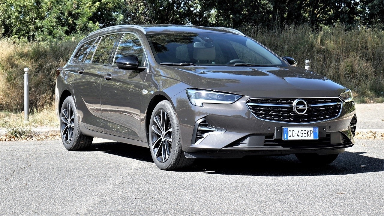 Opel Insignia Sports Tourer 2.0 CDTI AT8 Ultimate: prova su strada