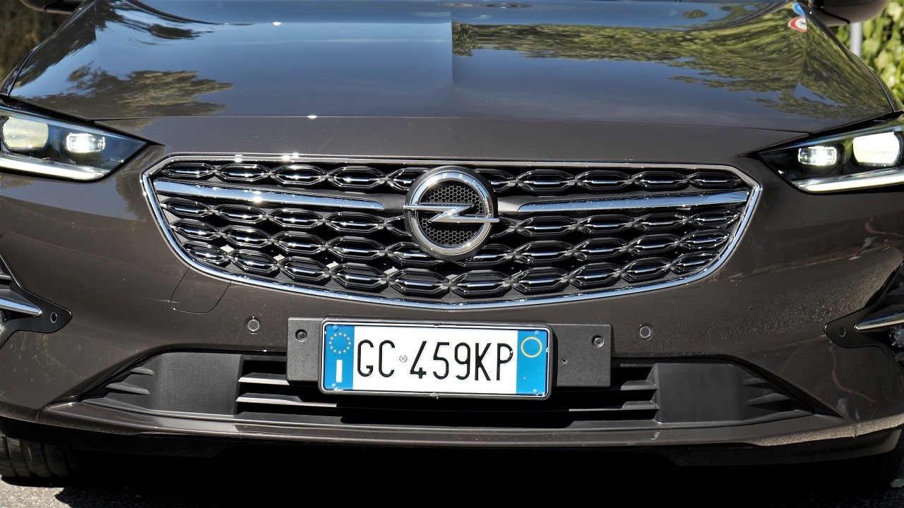 Opel Insignia Sports Tourer 2.0 CDTI AT8 Ultimate: prova su strada