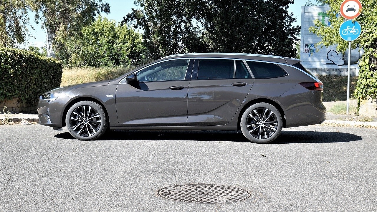 Opel Insignia Sports Tourer 2.0 CDTI AT8 Ultimate: prova su strada