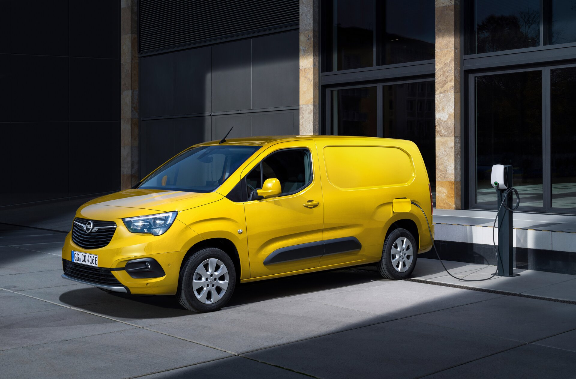 Opel Combo-e Cargo: le immagini ufficiali