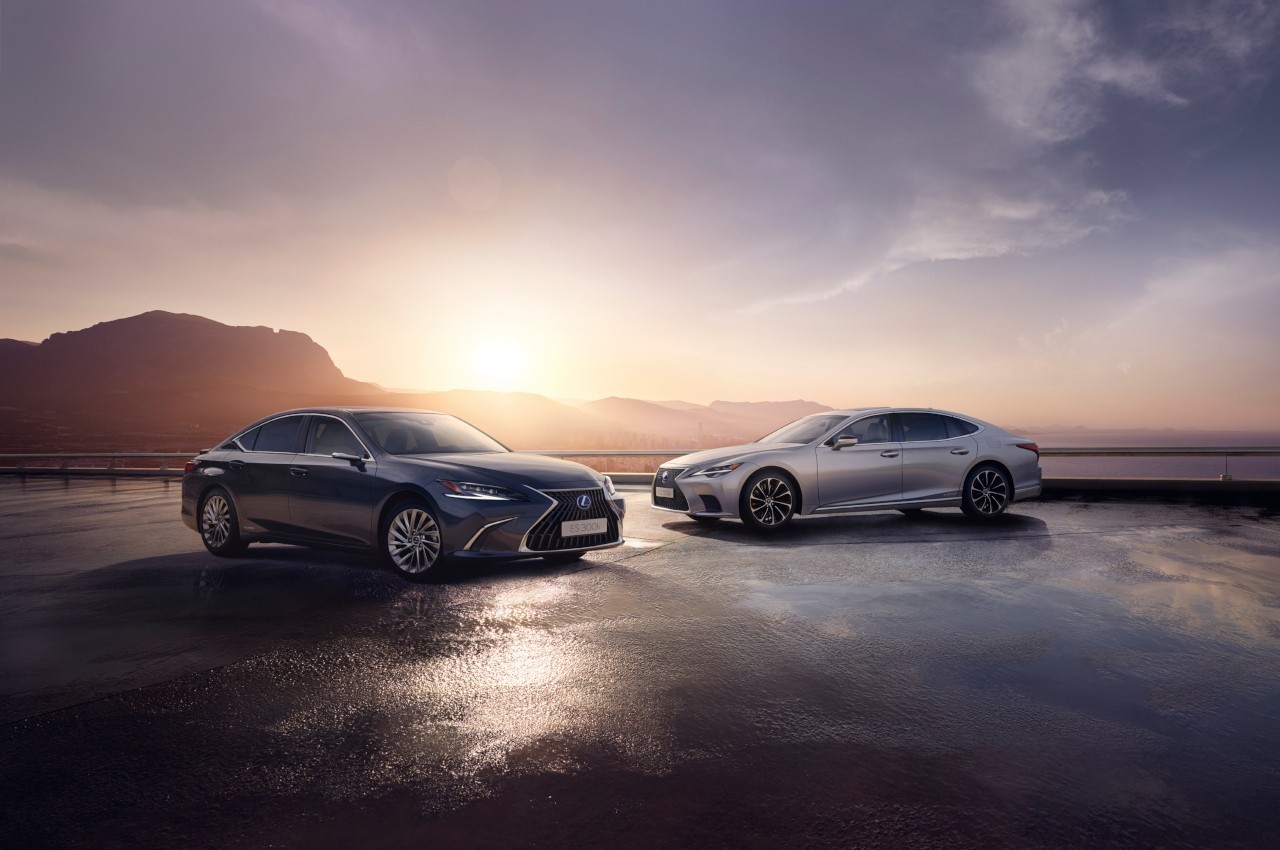 Lexus ES 300h 2022: immagini ufficiali