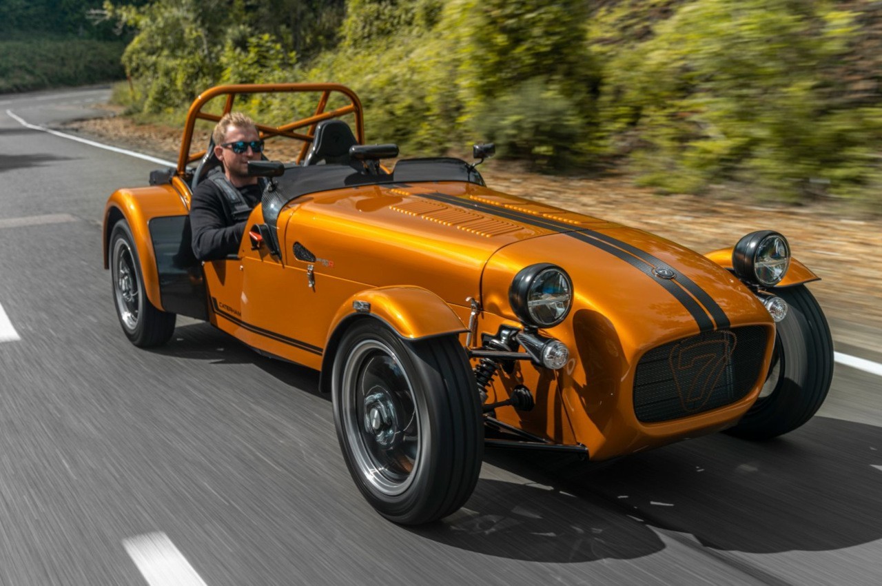 Caterham Seven 170 2022: immagini ufficiali