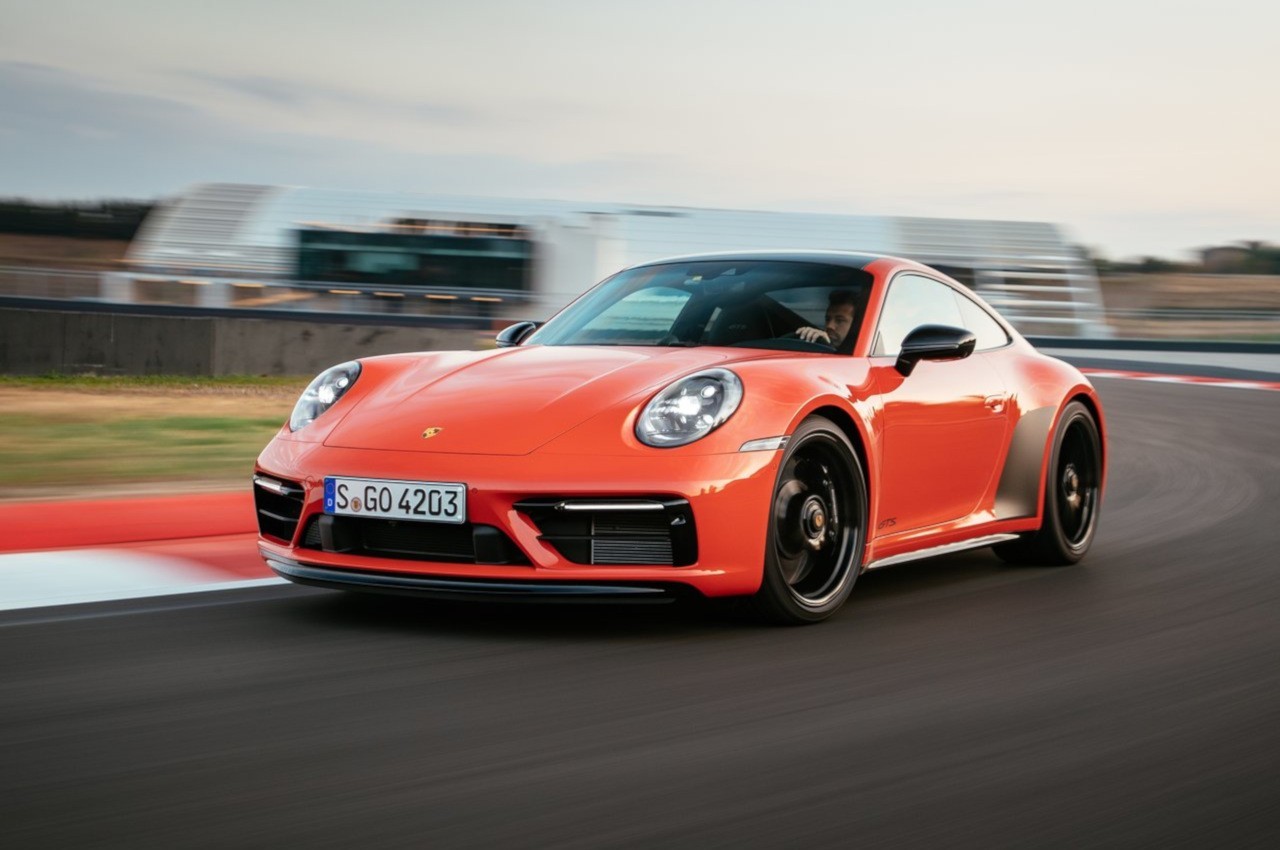 Porsche 911 Carrera 4 GTS 2022: immagini ufficiali