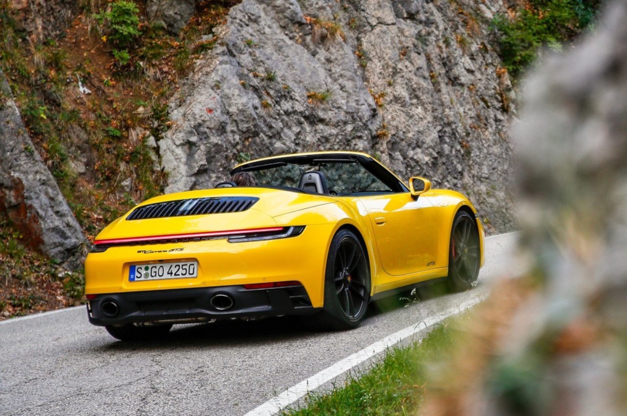 Porsche 911 Carrera GTS Cabriolet 2021: immagini ufficiali