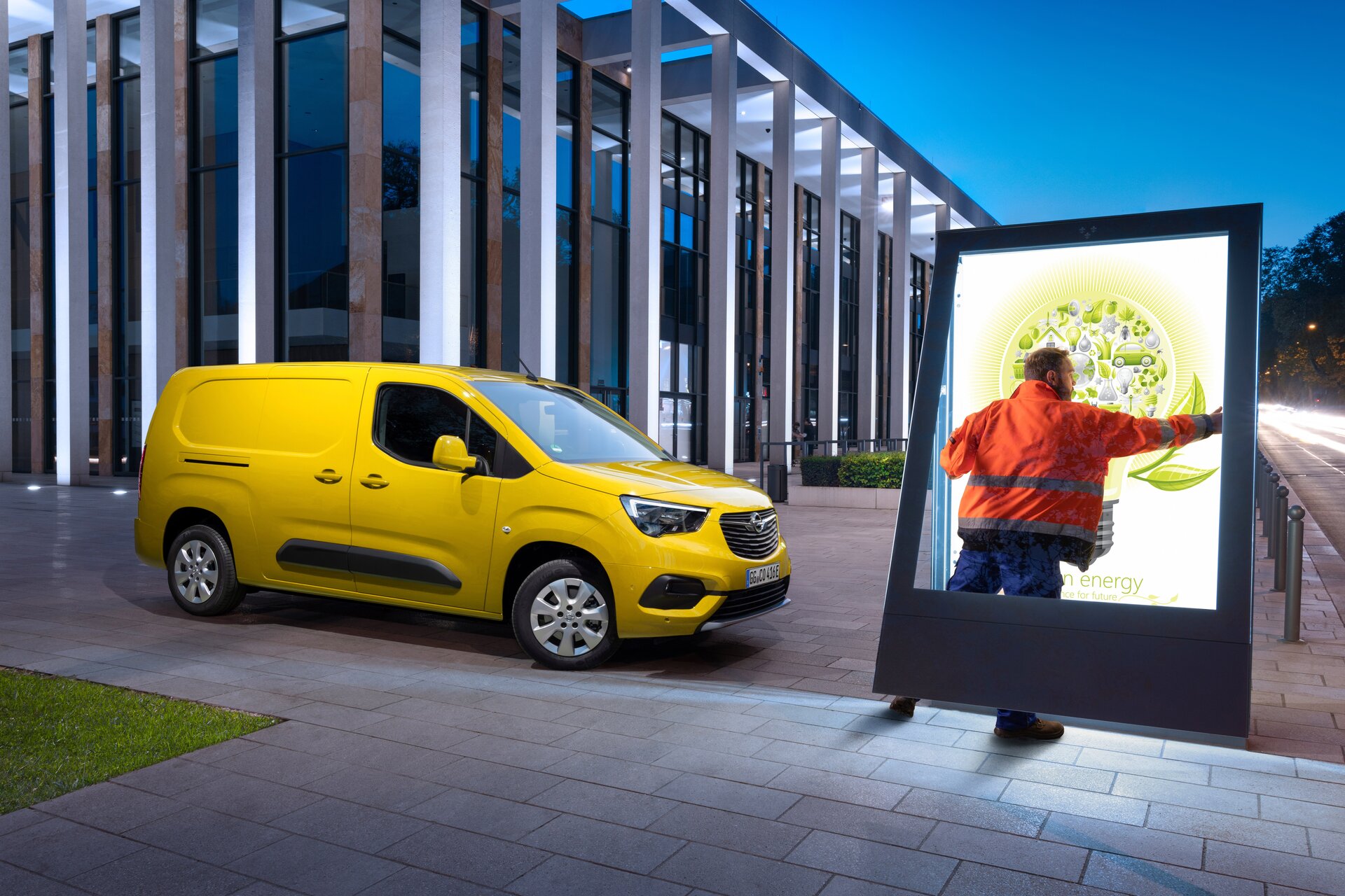 Opel Combo-e Cargo: le immagini ufficiali