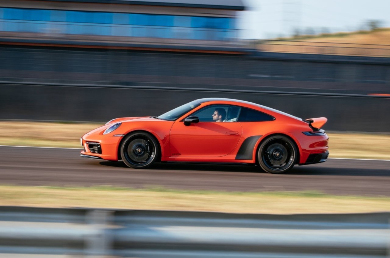 Porsche 911 Carrera 4 GTS 2022: immagini ufficiali