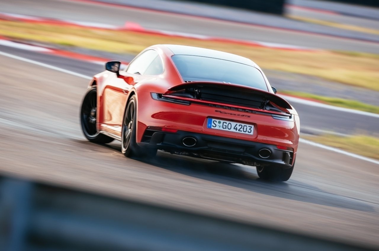 Porsche 911 Carrera 4 GTS 2022: immagini ufficiali