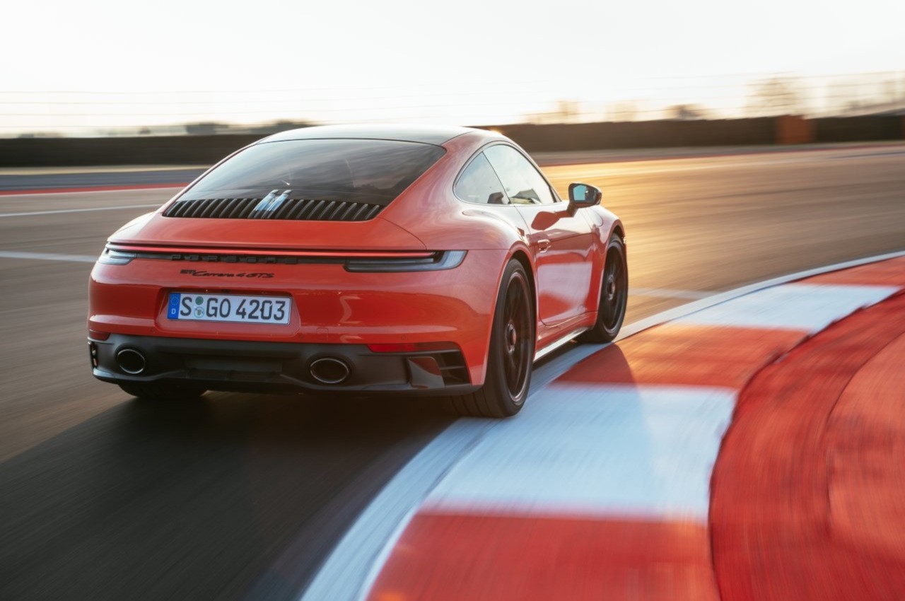 Porsche 911 Carrera 4 GTS 2022: immagini ufficiali