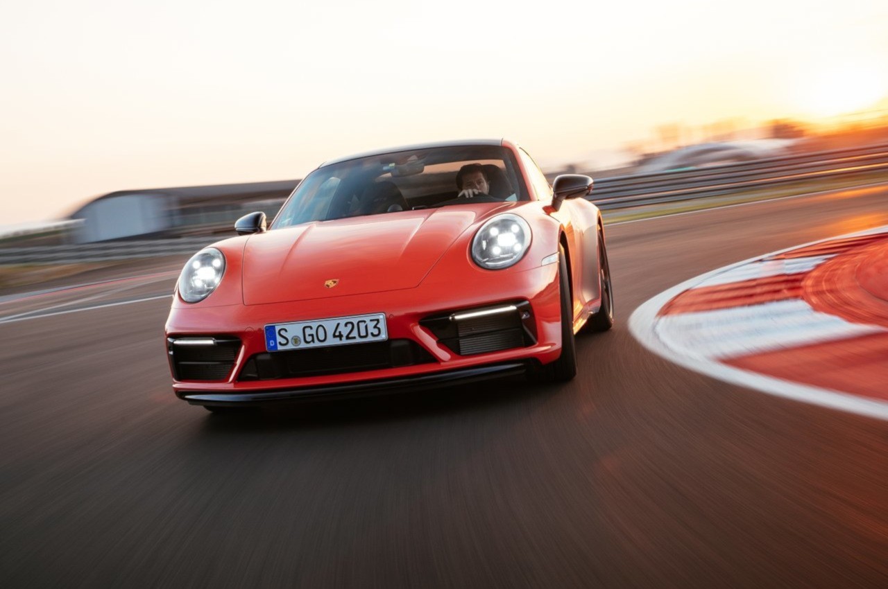 Porsche 911 Carrera 4 GTS 2022: immagini ufficiali