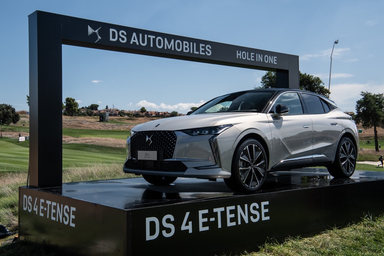 DS Automobiles, la gamma E-Tense agli Open d'Italia di golf 2021