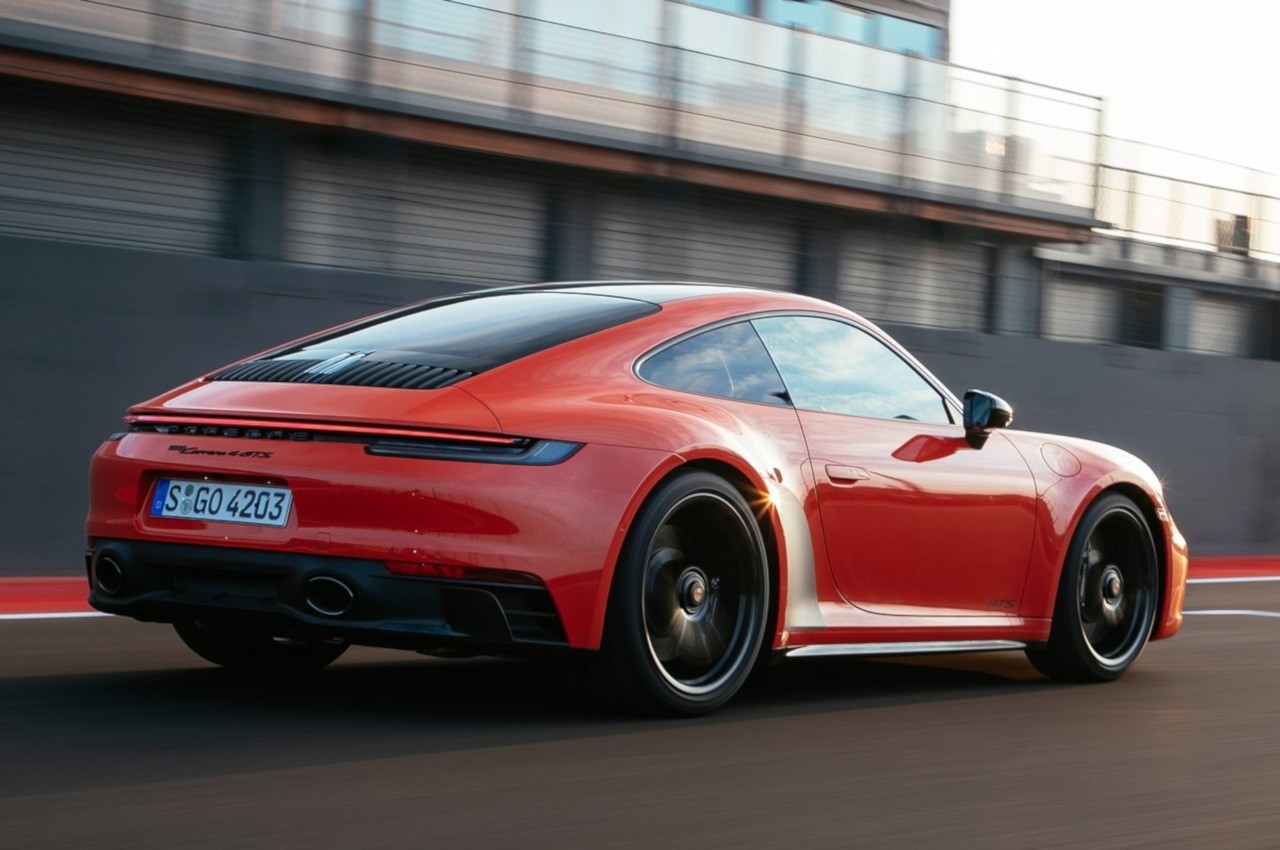 Porsche 911 Carrera 4 GTS 2022: immagini ufficiali