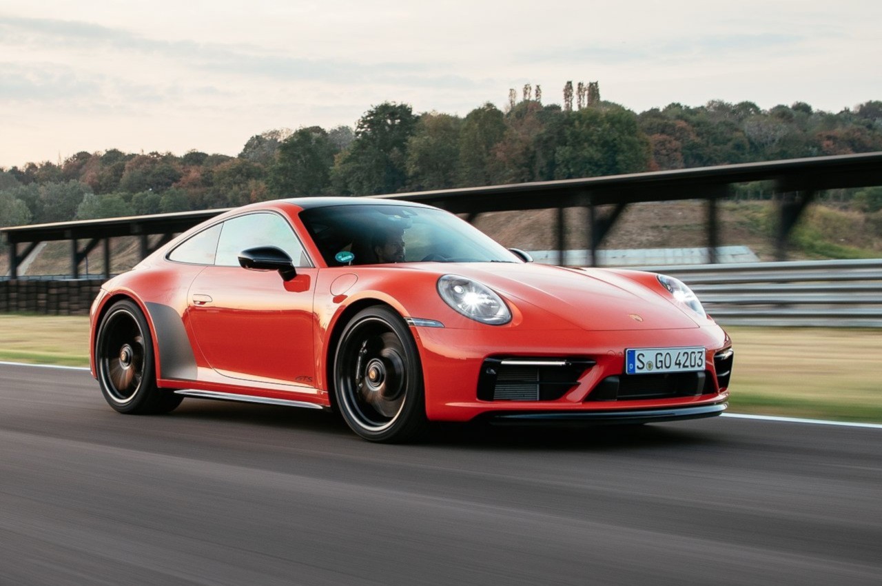 Porsche 911 Carrera 4 GTS 2022: immagini ufficiali