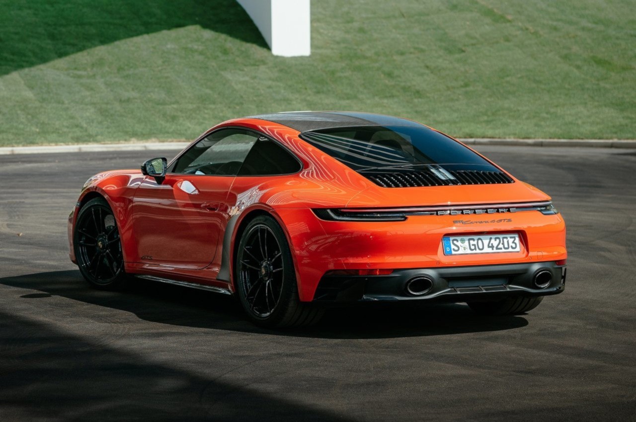 Porsche 911 Carrera 4 GTS 2022: immagini ufficiali