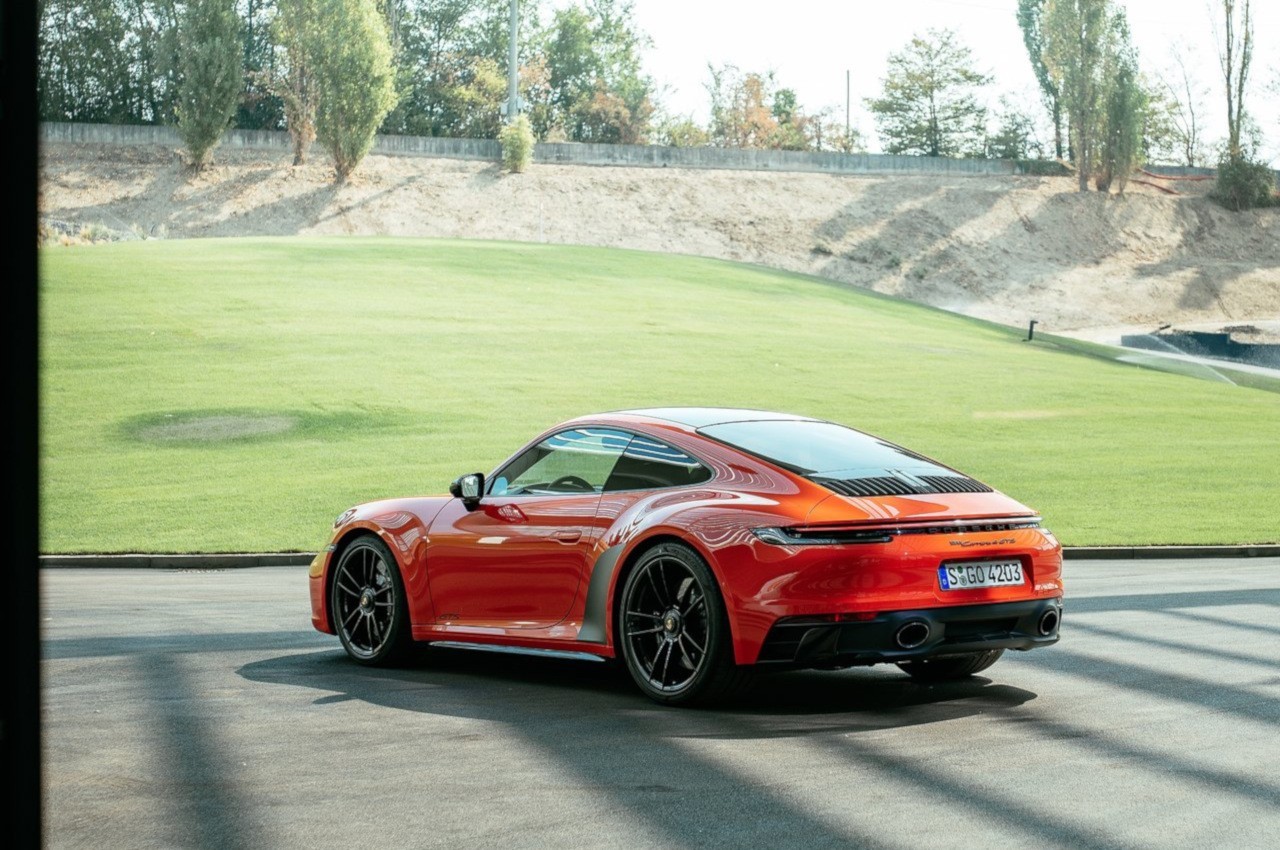 Porsche 911 Carrera 4 GTS 2022: immagini ufficiali