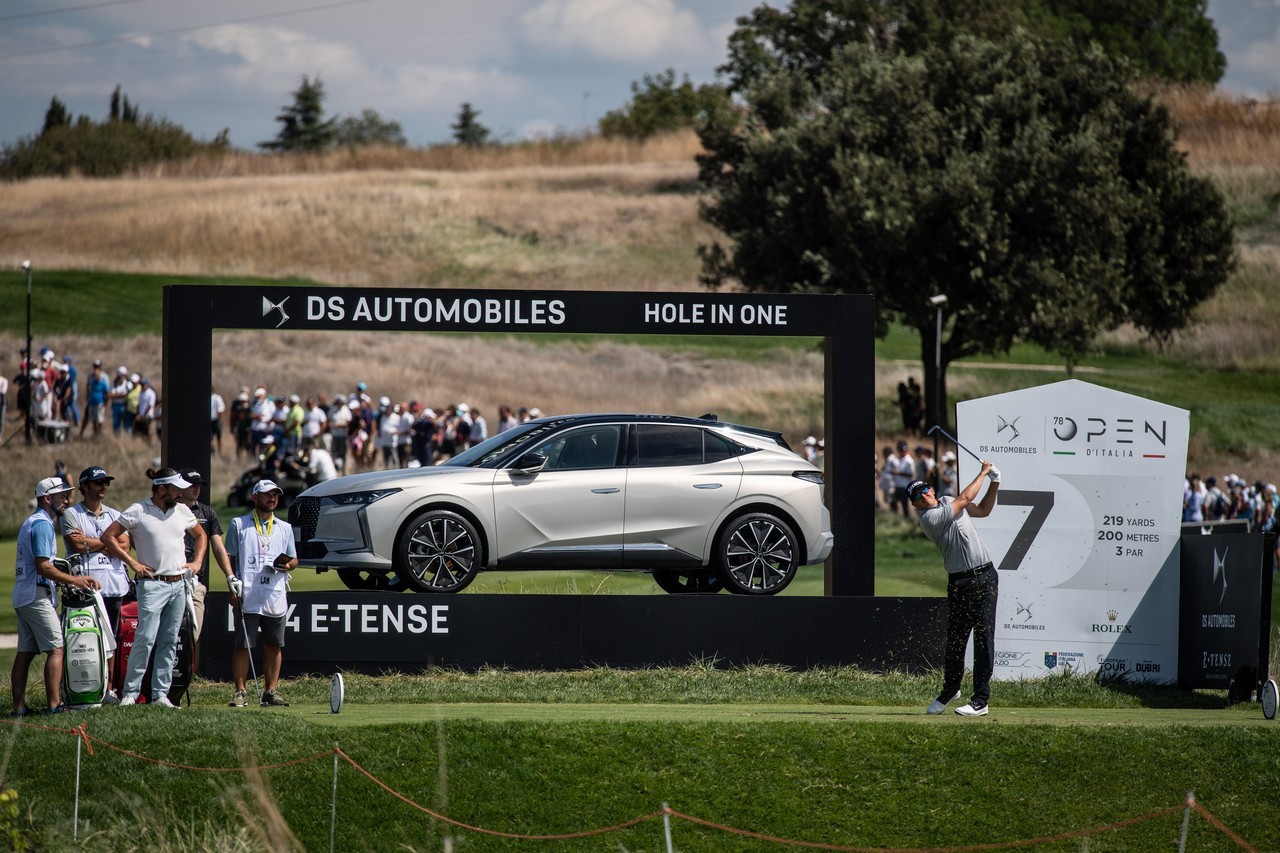 DS Automobiles, la gamma E-Tense agli Open d'Italia di golf 2021