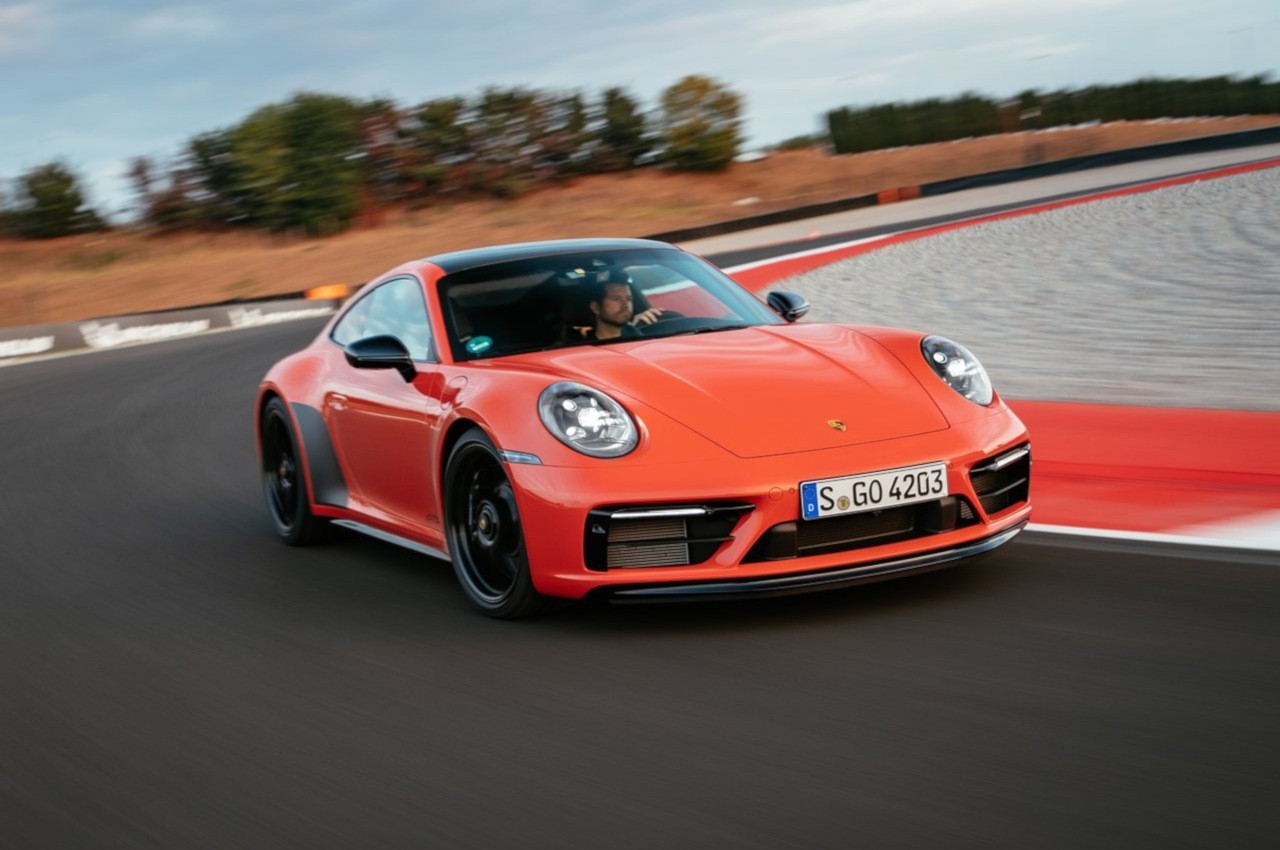 Porsche 911 Carrera 4 GTS 2022: immagini ufficiali