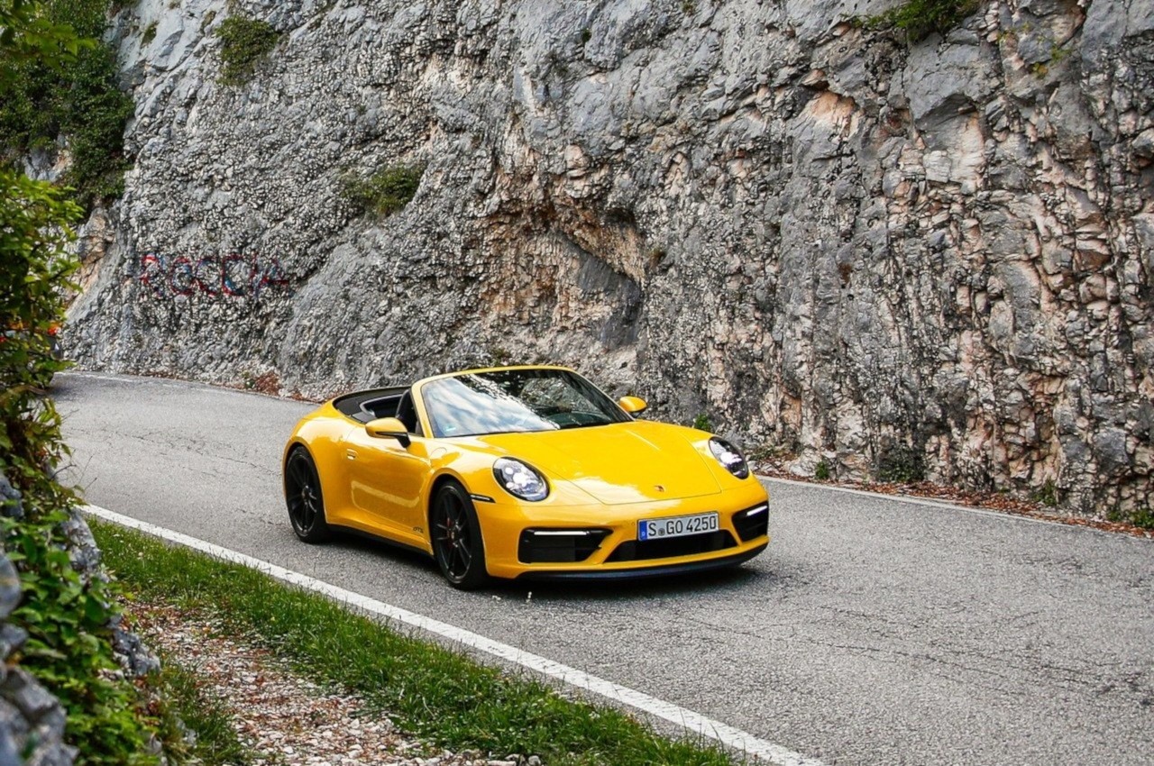 Porsche 911 Carrera GTS Cabriolet 2021: immagini ufficiali