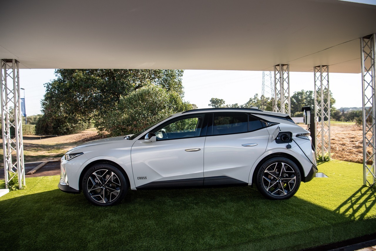 DS Automobiles, la gamma E-Tense agli Open d'Italia di golf 2021