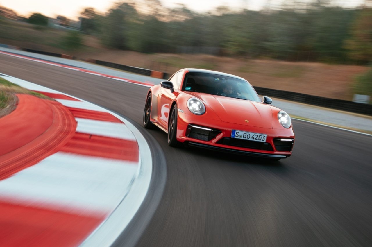 Porsche 911 Carrera 4 GTS 2022: immagini ufficiali