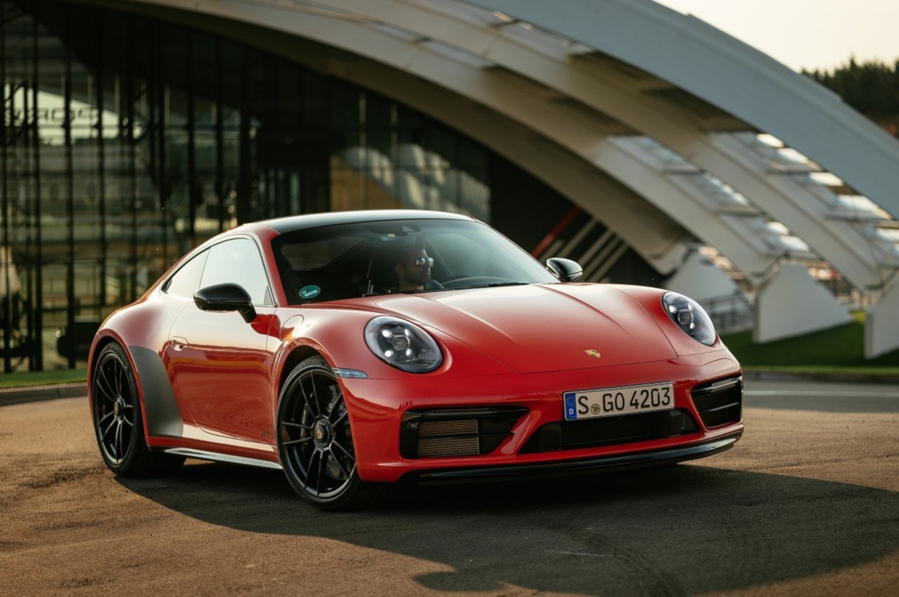 Porsche 911 Carrera 4 GTS 2022: immagini ufficiali