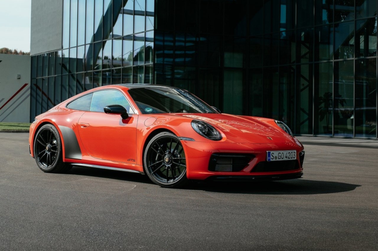 Porsche 911 Carrera 4 GTS 2022: immagini ufficiali