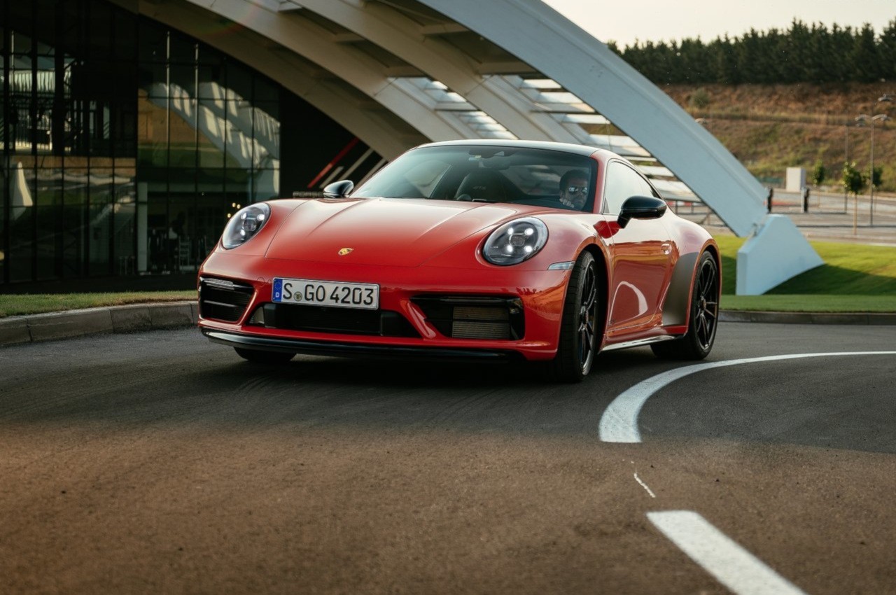 Porsche 911 Carrera 4 GTS 2022: immagini ufficiali