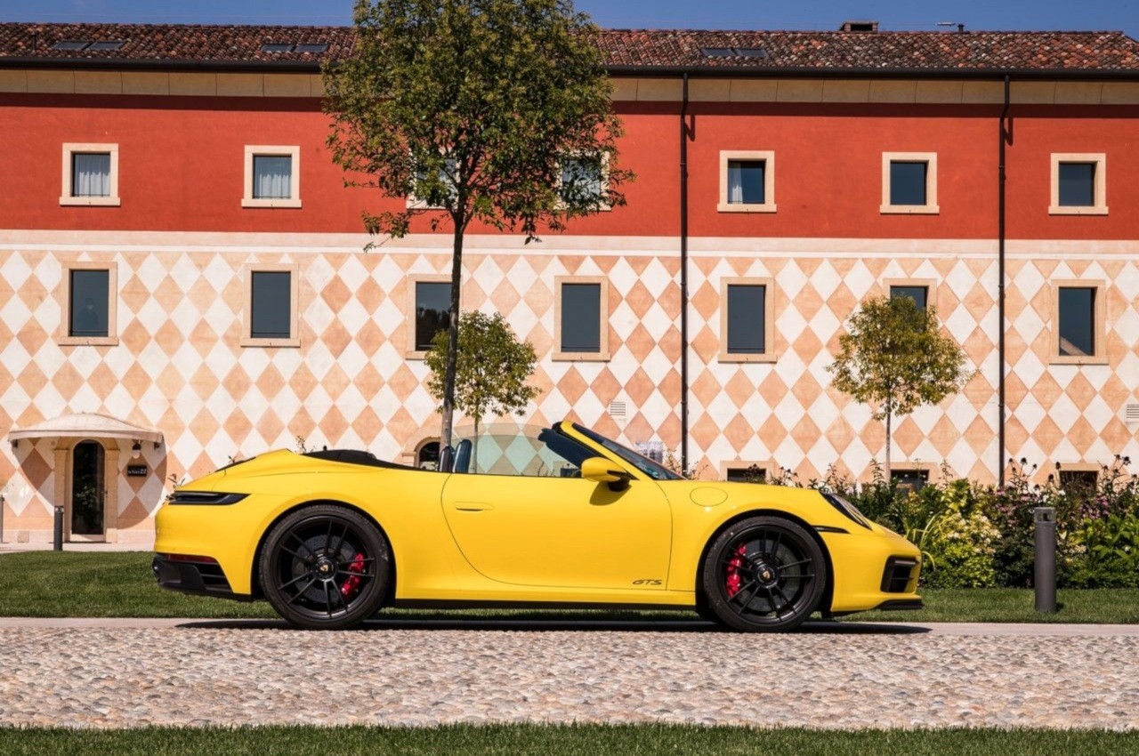 Porsche 911 Carrera GTS Cabriolet 2021: immagini ufficiali